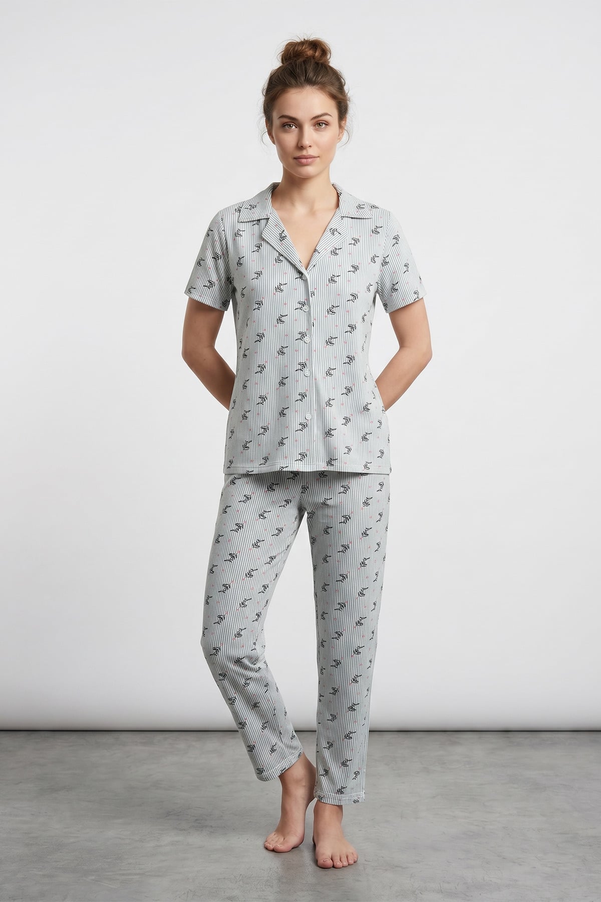 Yaprak Ve Çizgi Desenli Gömlek Yaka Düğmeli Pijama Takımı