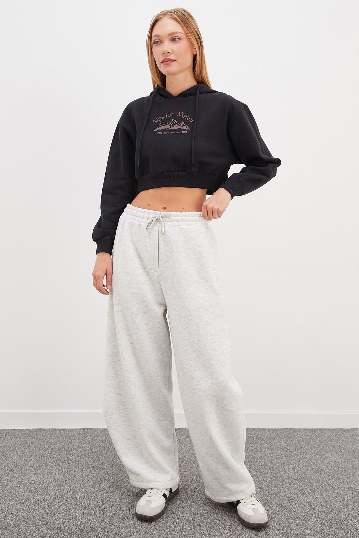 Baskılı Kapüşonlu Crop Sweatshirt 3