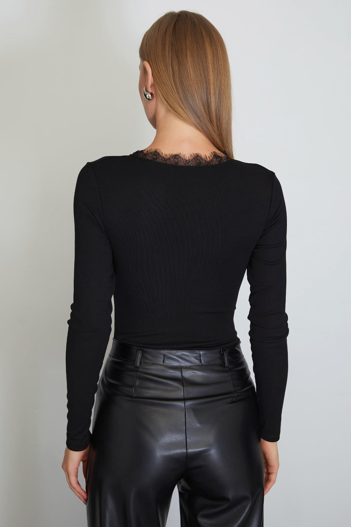 Dantelli V Yaka Uzun Kol Çıtçıtlı Body 7