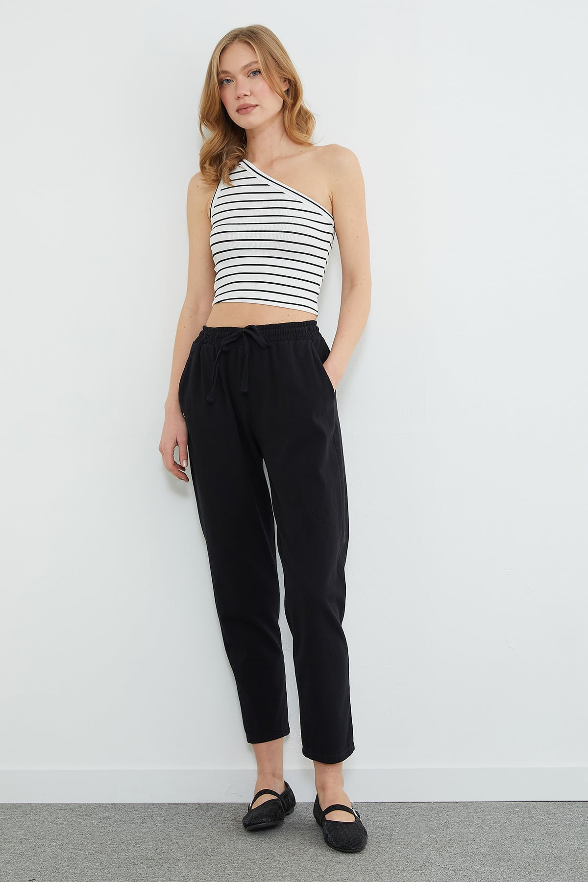 Beli Bağlamalı Cepli Gabardin Pantolon