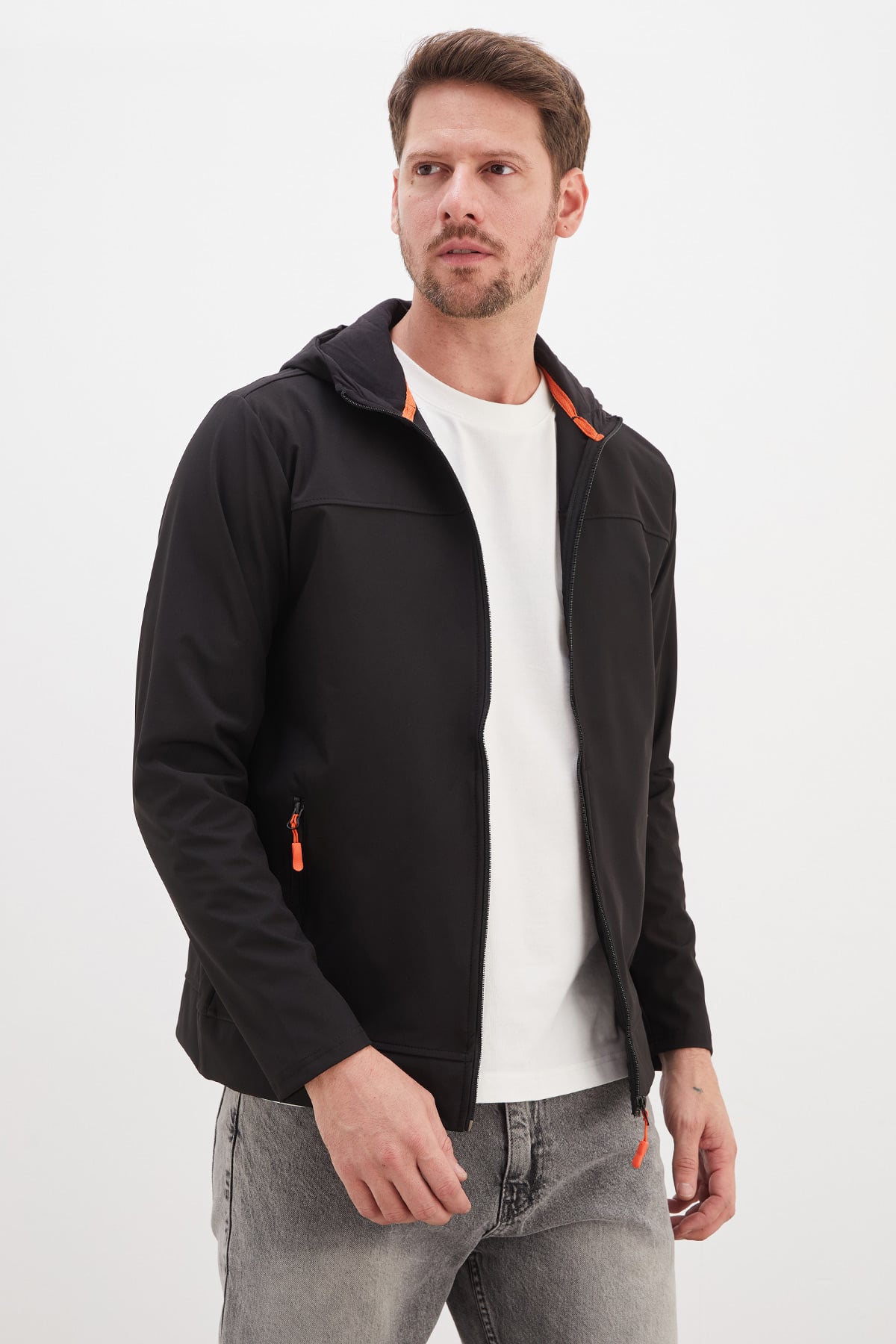 Fermuarlı Kapüşonlu Softshell Ceket 3