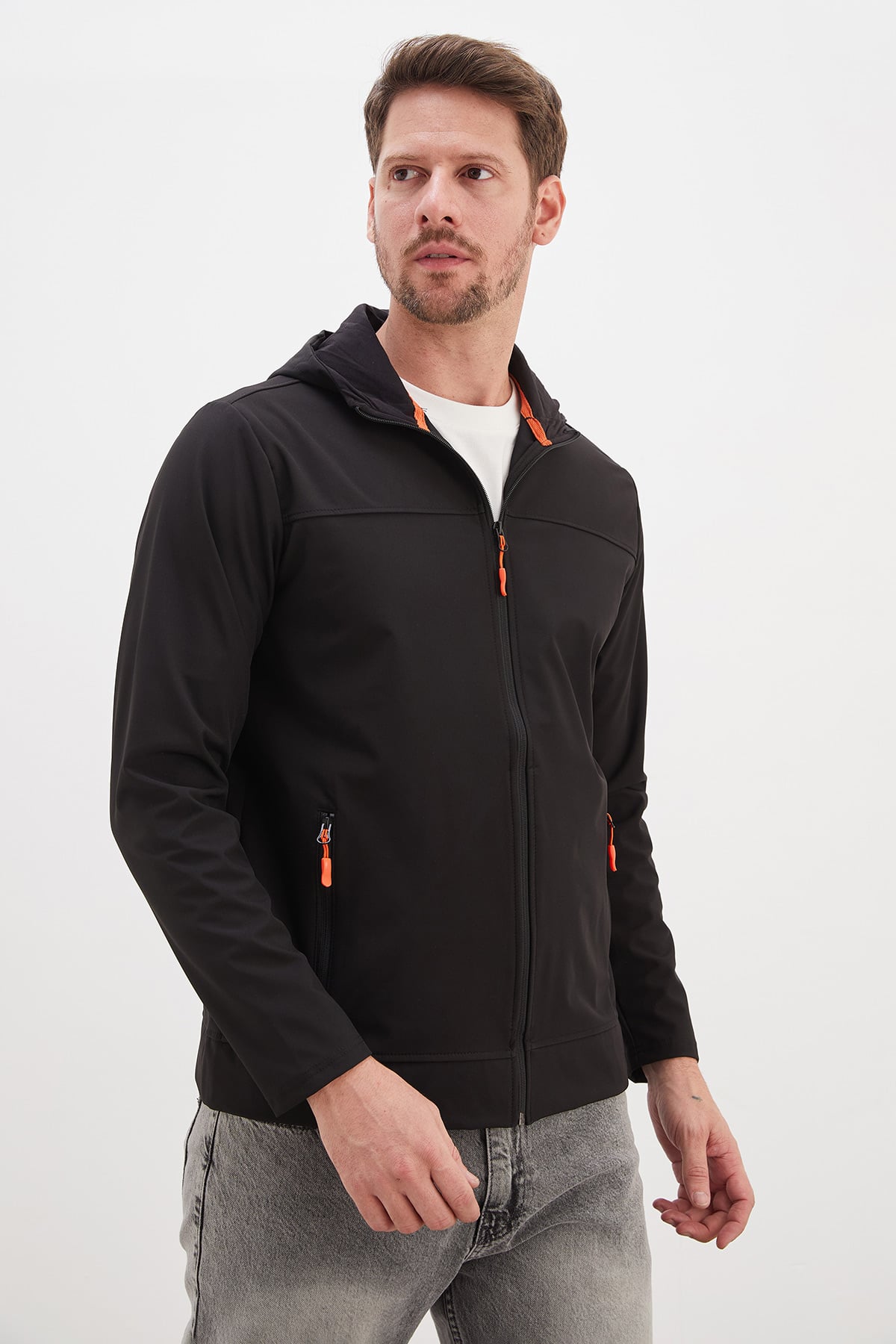 Fermuarlı Kapüşonlu Softshell Ceket 5
