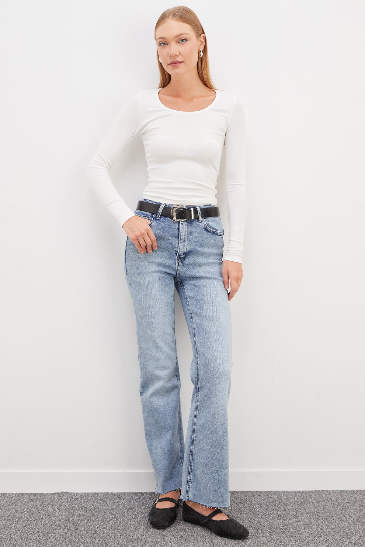 Basic U Yaka Slim Fit Crop Body 2