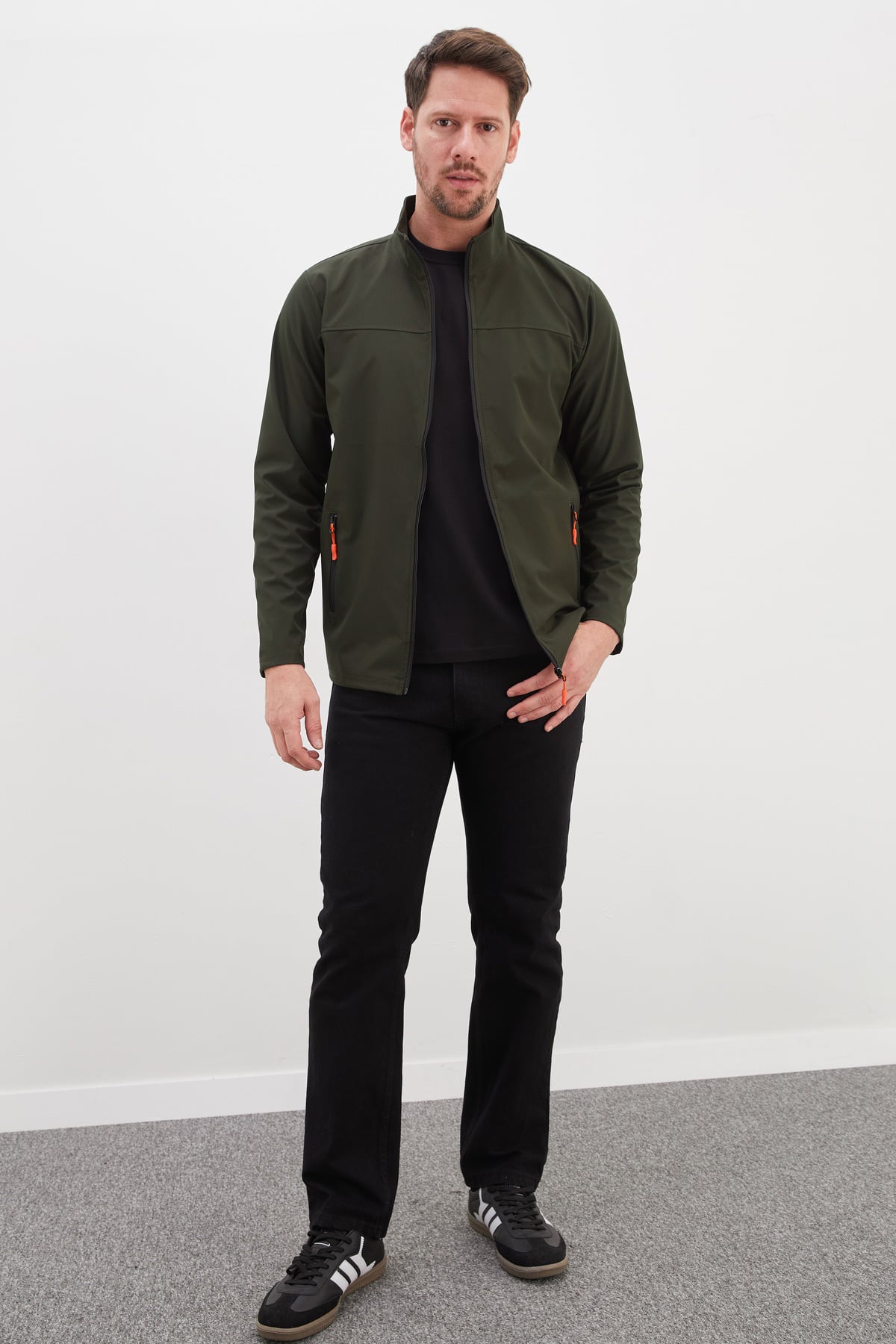 Fermuarlı Dik Yaka Softshell Ceket 3