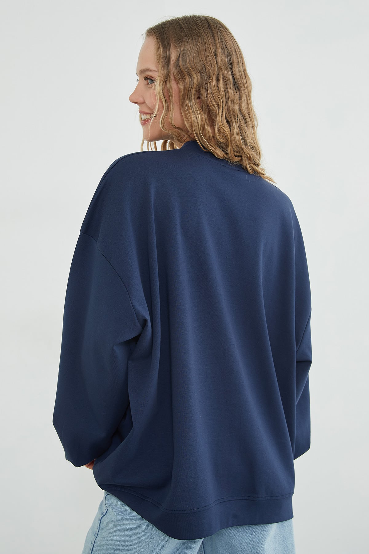 Basic Bisiklet Yaka Oversize Sweatshirt 6