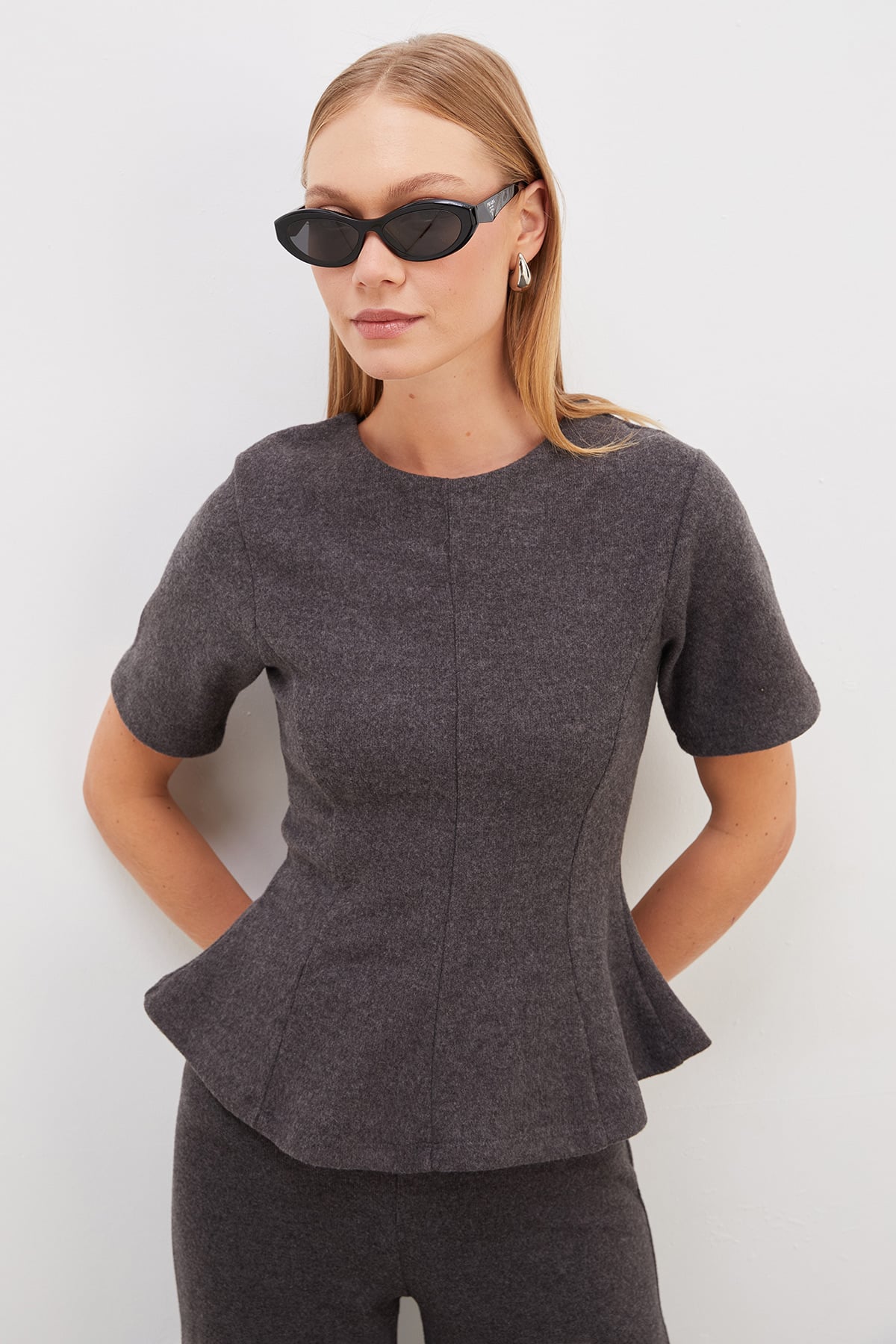 Arkası Fermuarlı Selanik Örme Peplum Bluz 7