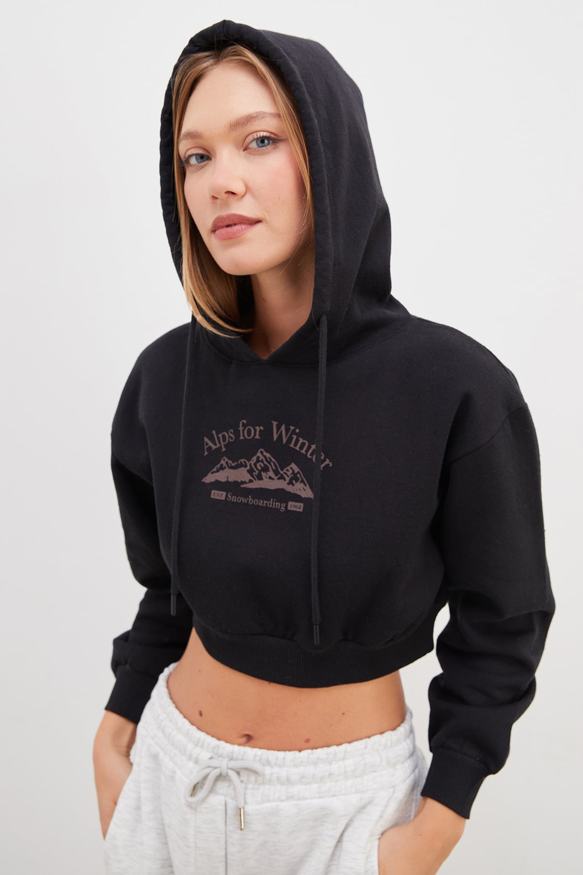 Baskılı Kapüşonlu Crop Sweatshirt