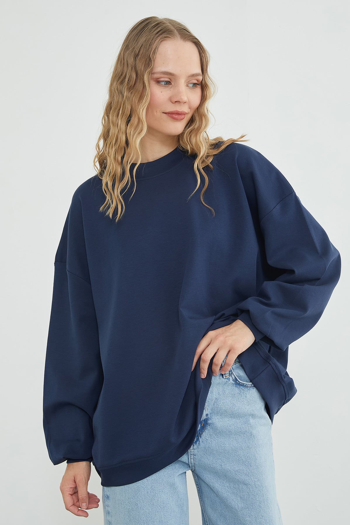 Basic Bisiklet Yaka Oversize Sweatshirt