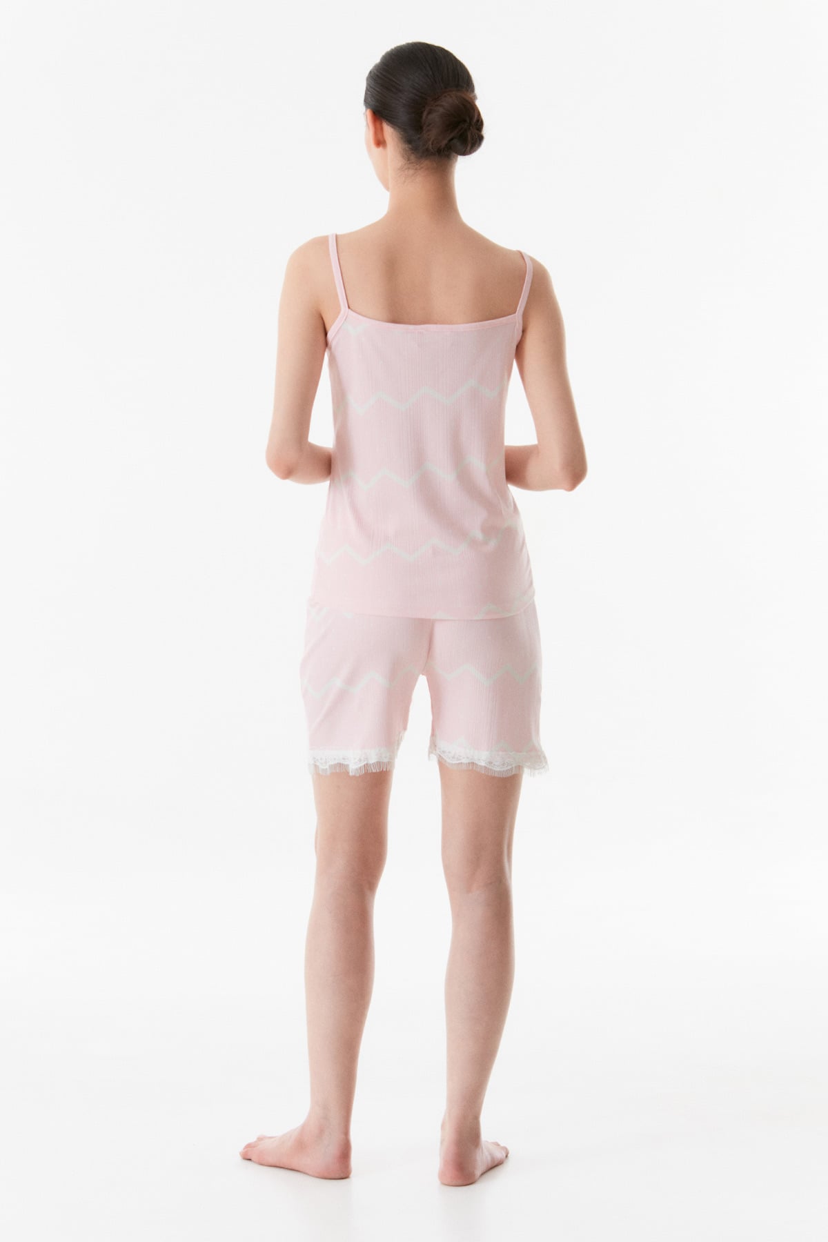 Desenli Dantel Detaylı Şortlu Pijama Takımı 5