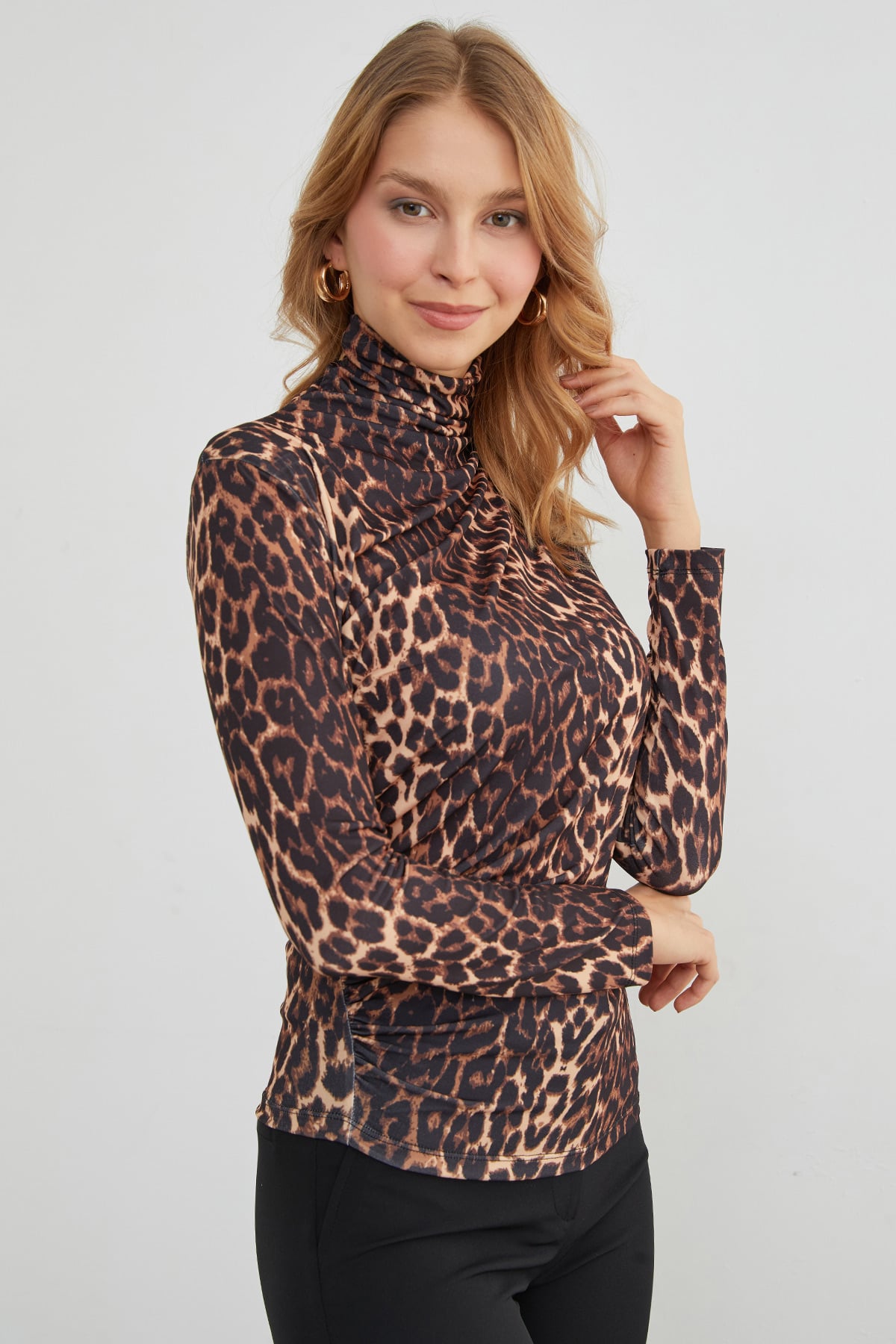 Leopar Desenli Dik Yaka Drapeli Bluz 6