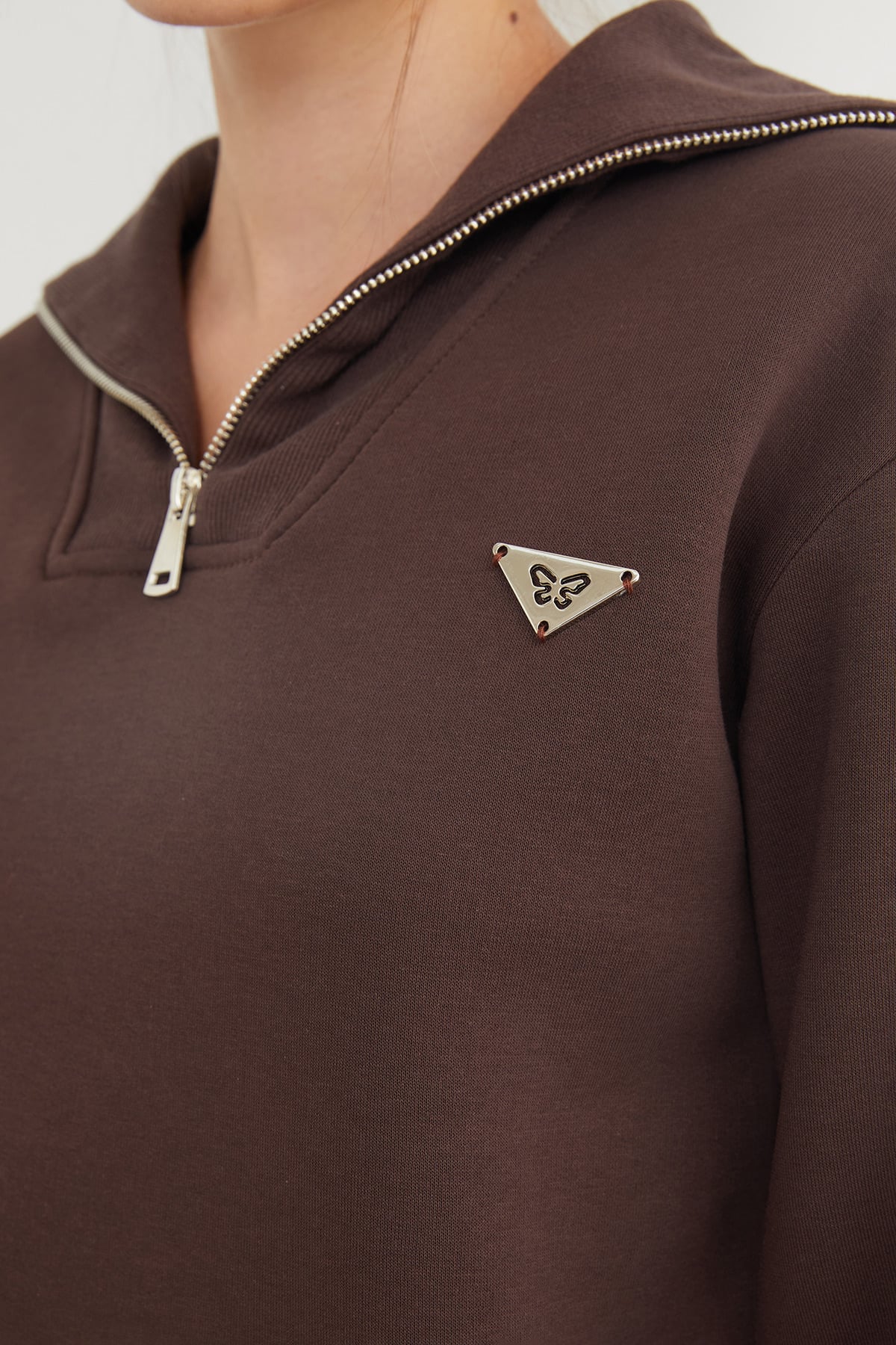 3 İplik Üçgen Metal Armalı Sweatshirt 5