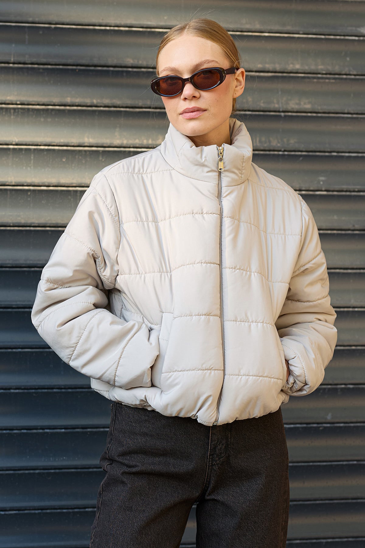 Beli Lastikli Crop Şişme Mont