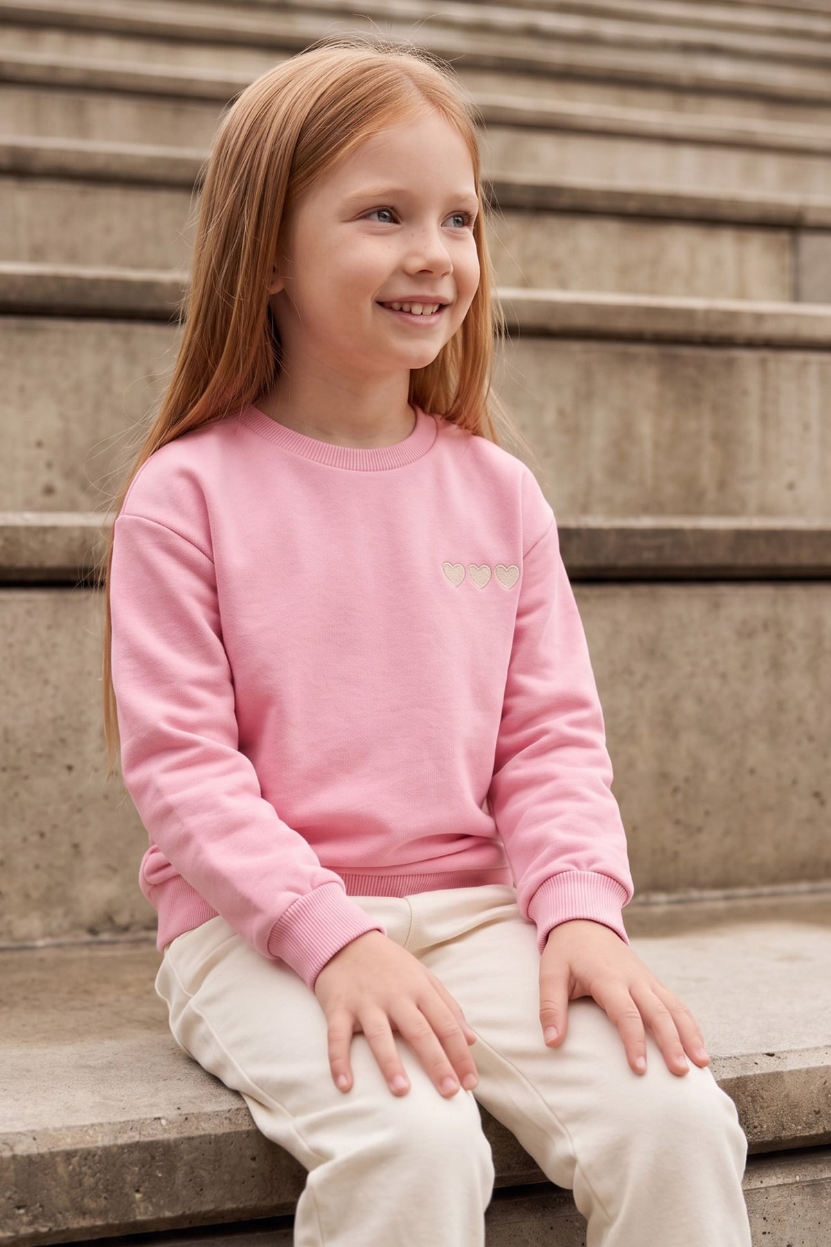 3 İplik Kalp Nakışlı Bisiklet Yaka Kız Çocuk Sweatshirt
