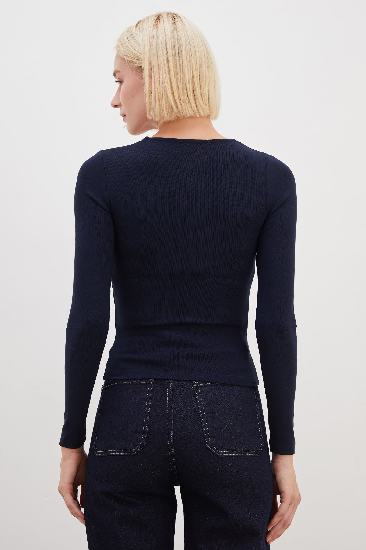 Basic U Yaka Slim Fit Crop Body 7