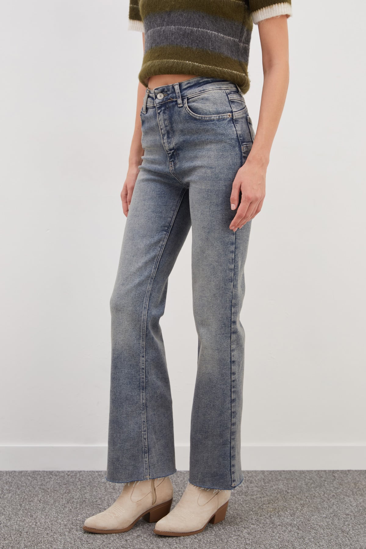 Fermuarlı Kesik Paça Flare Jean 7
