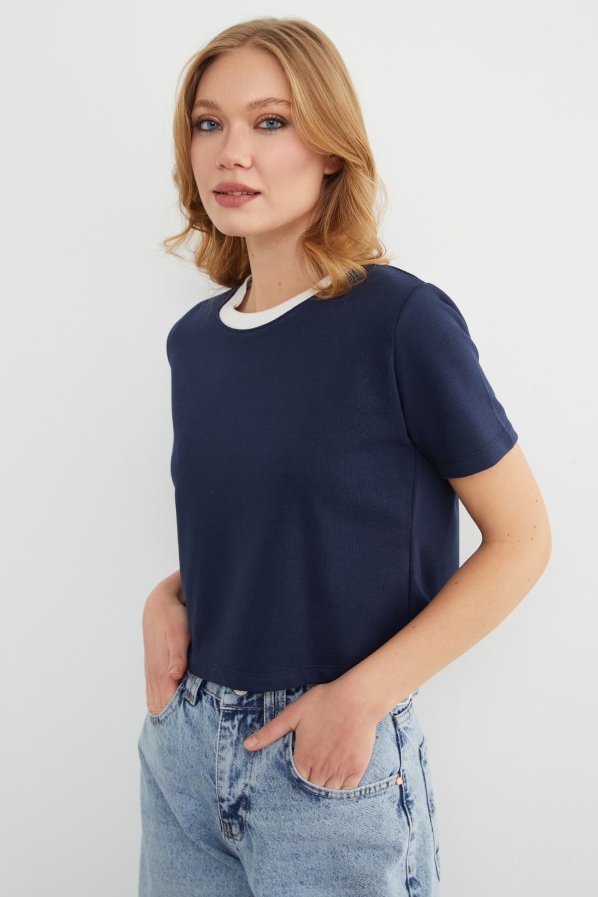 Basic Ribana Yaka Mevsimlik Crop Tişört 7