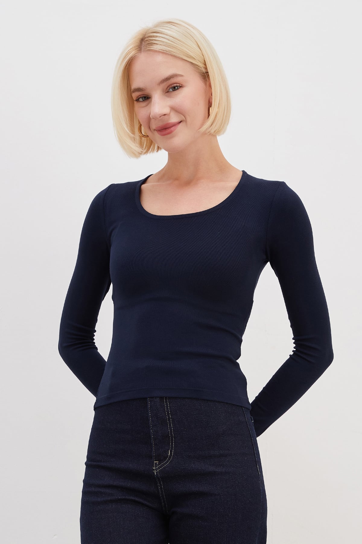 Basic U Yaka Slim Fit Crop Body 5