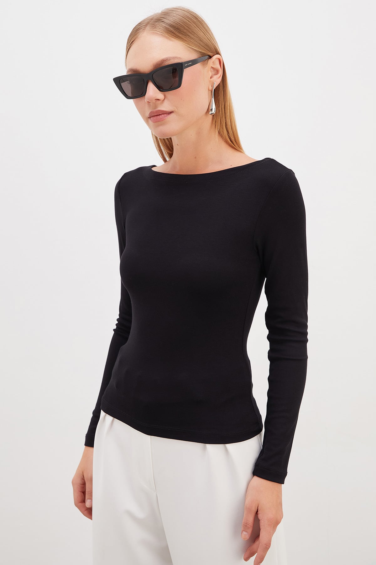 Basic Kayık Yaka Slim Fit Bluz 4