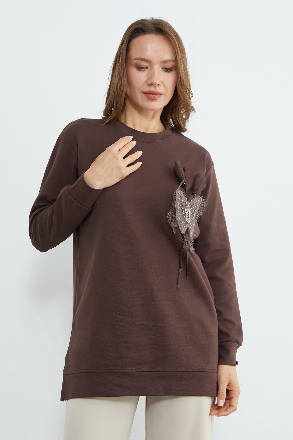 Fullamodest Kelebek Nakışlı Taşlı Bisiklet Yaka Tunik