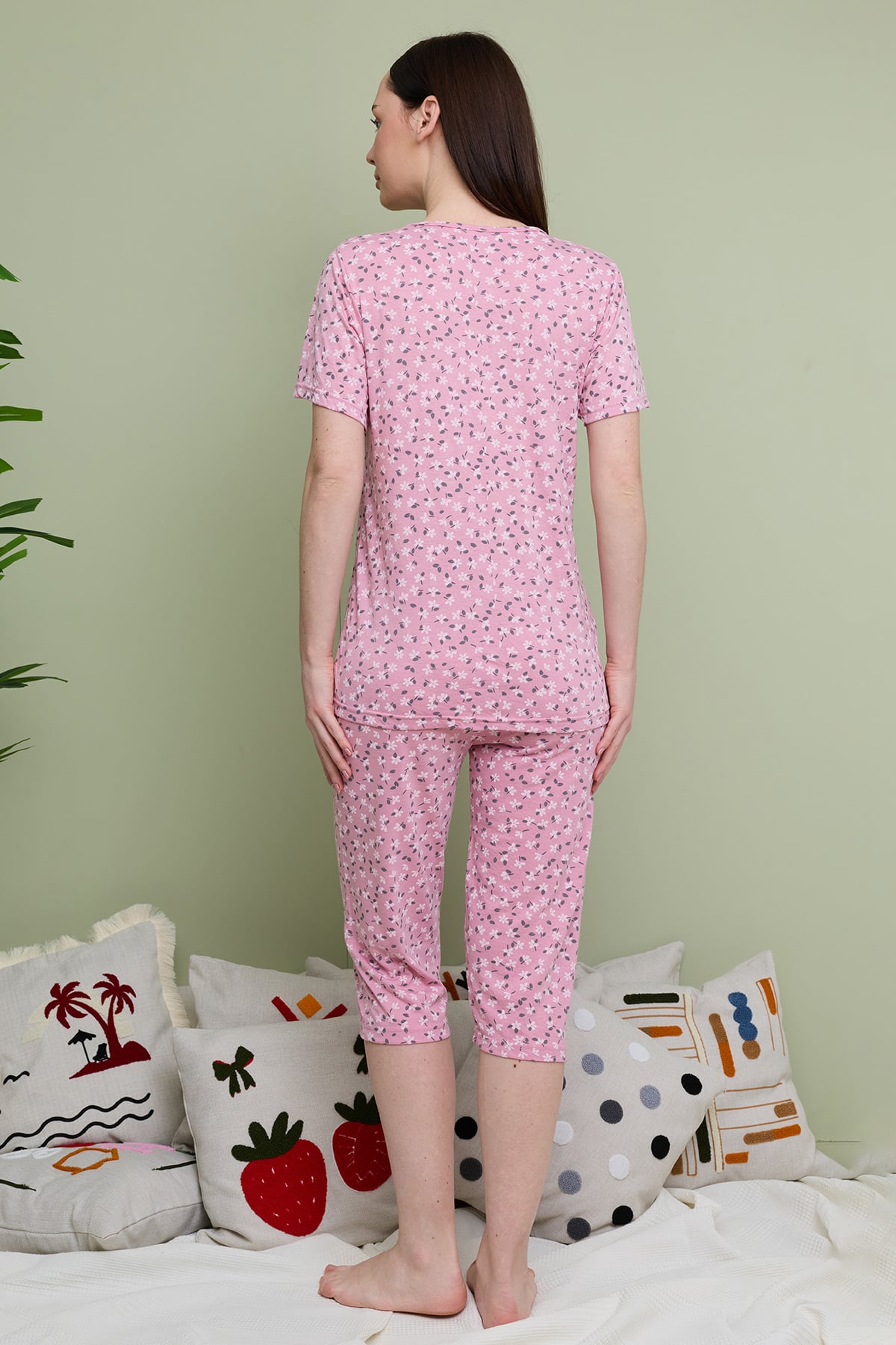 Çiçek Desenli Kısa Kol Büyük Beden Kapri Pijama Takımı 6