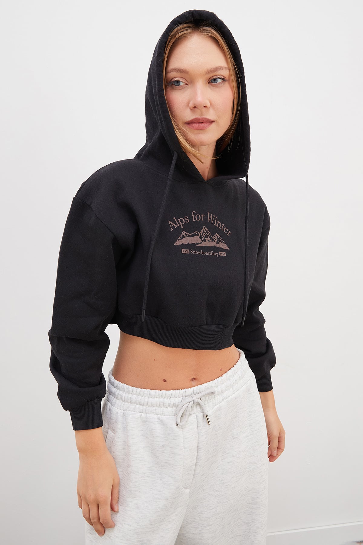 Baskılı Kapüşonlu Crop Sweatshirt 6