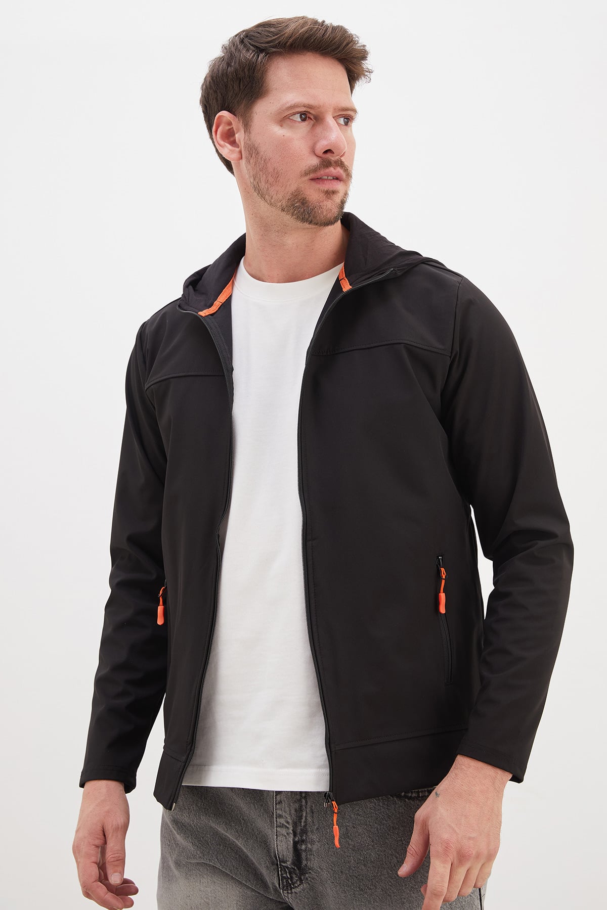Fermuarlı Kapüşonlu Softshell Ceket 2