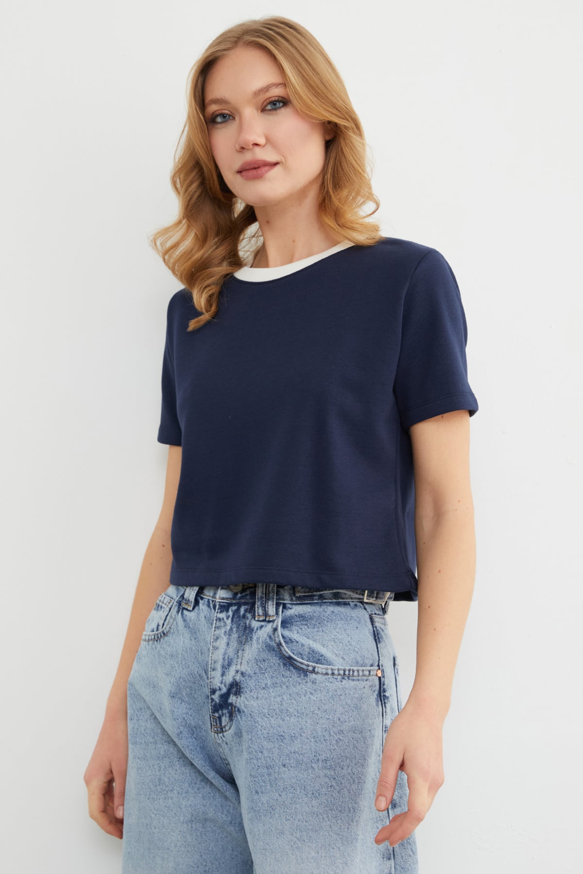Basic Ribana Yaka Mevsimlik Crop Tişört 5