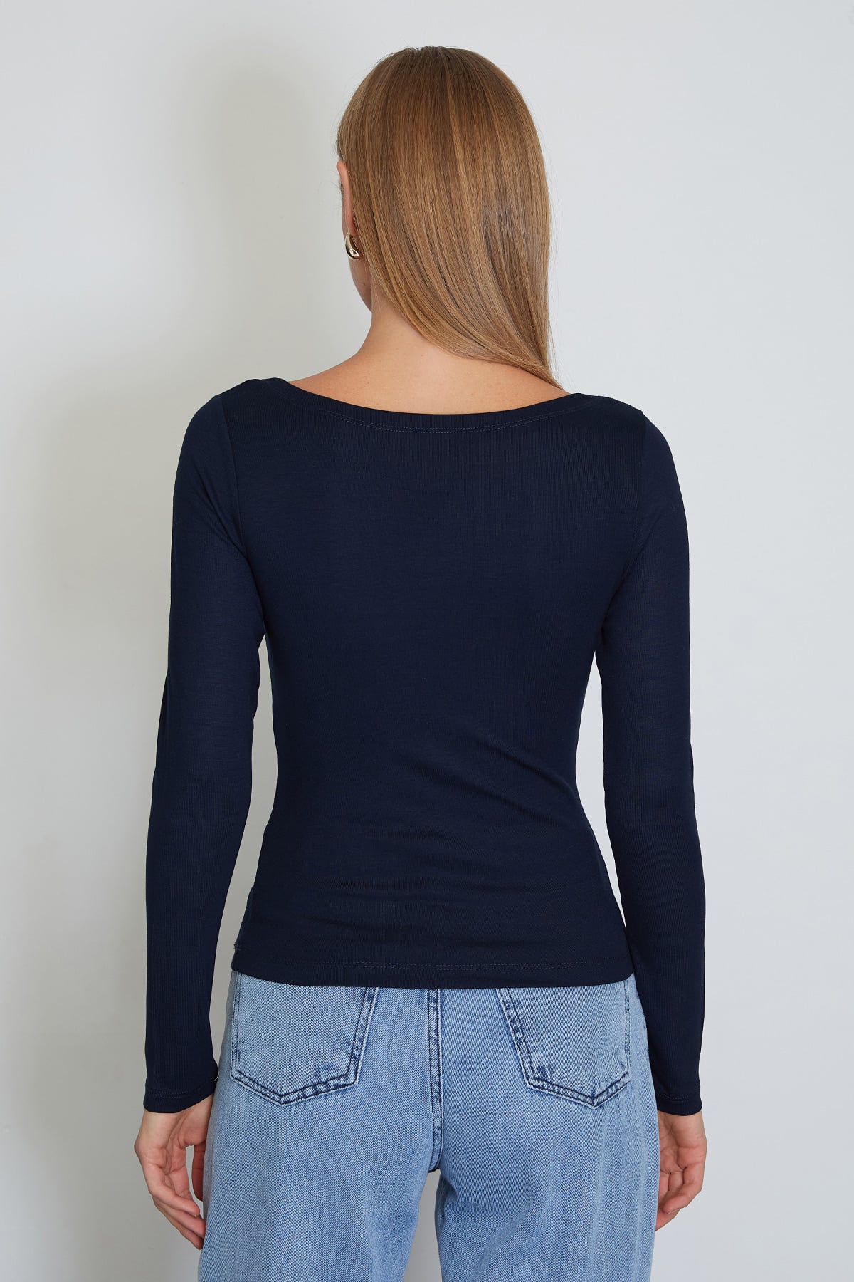 Basic Kayık Yaka Slim Fit Bluz 8