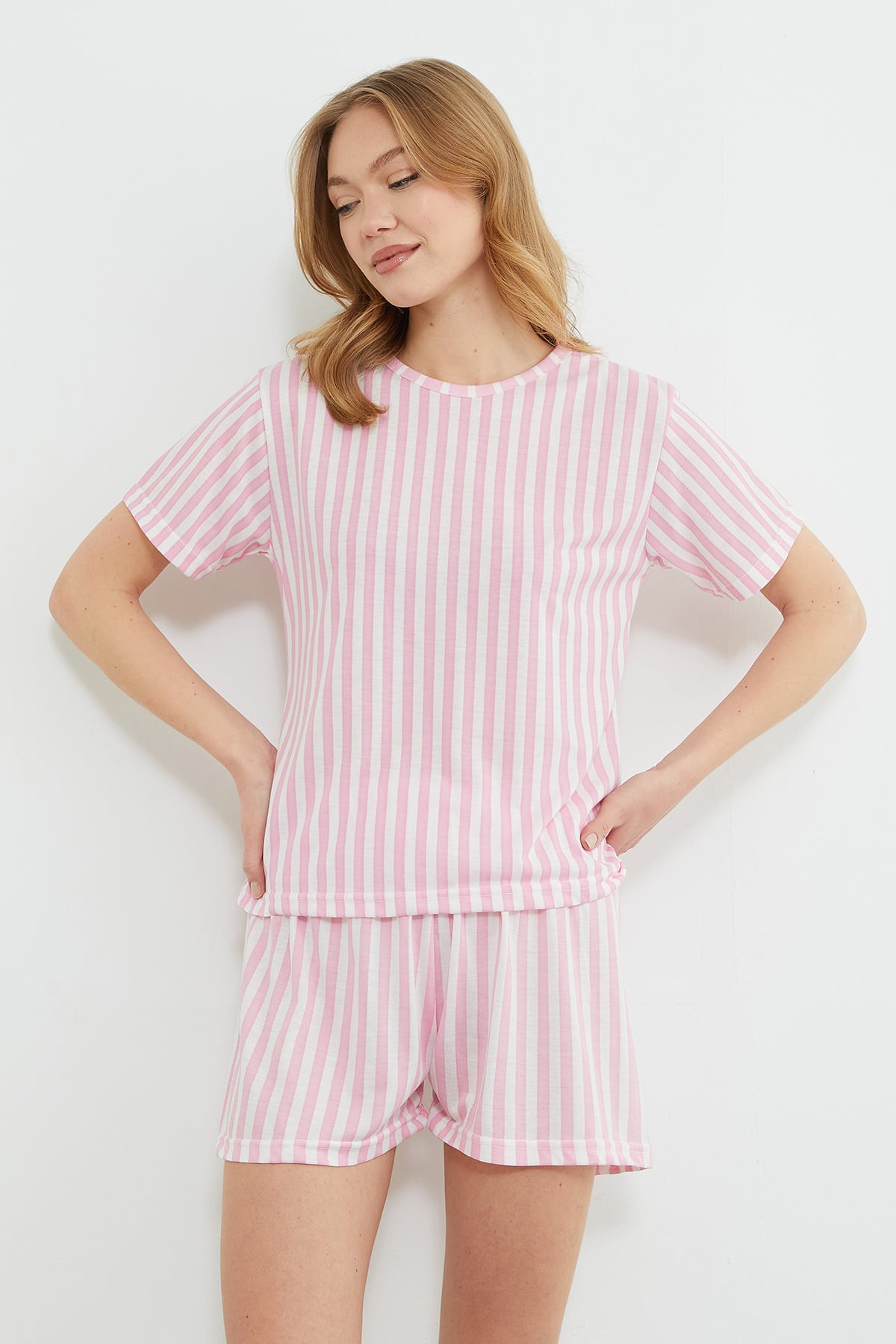 Çizgili Bisiklet Yaka Şortlu Pijama Takımı 6