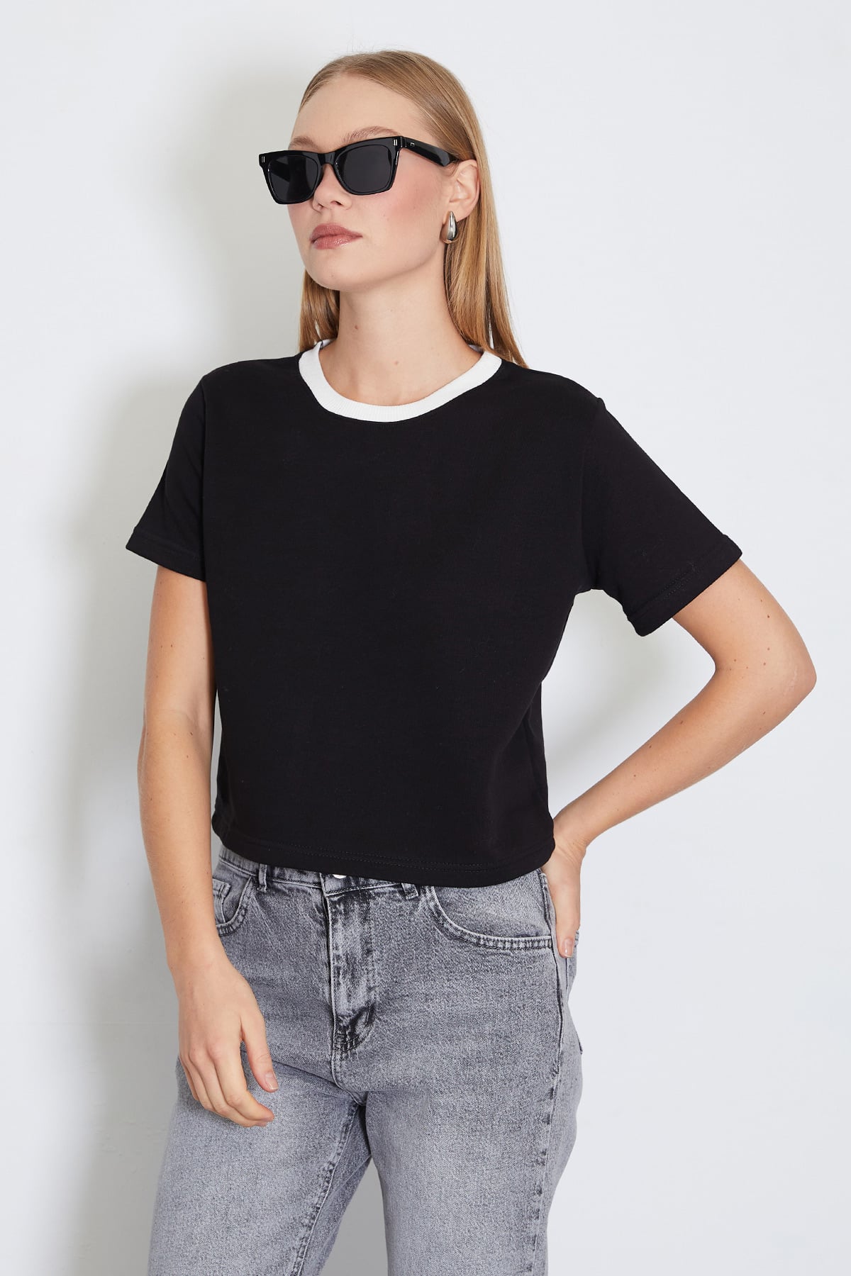 Basic Ribana Yaka Mevsimlik Crop Tişört 2