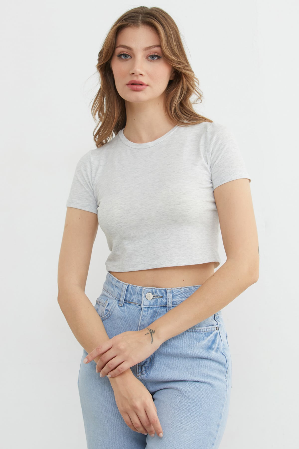Basic Bisiklet Yaka Crop Tişört 3