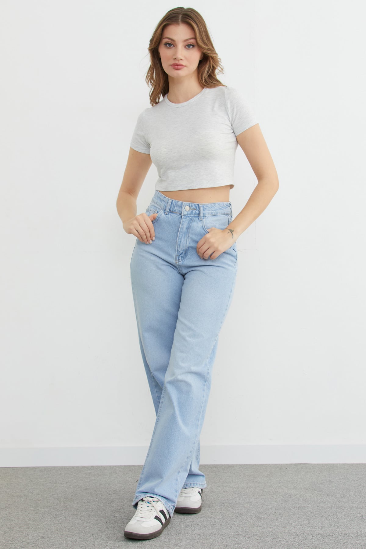 Basic Bisiklet Yaka Crop Tişört 2