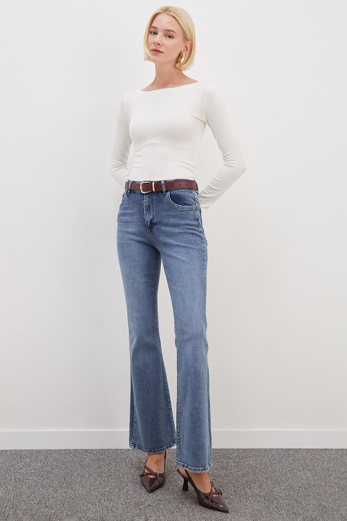 Basic Kayık Yaka Slim Fit Bluz 4