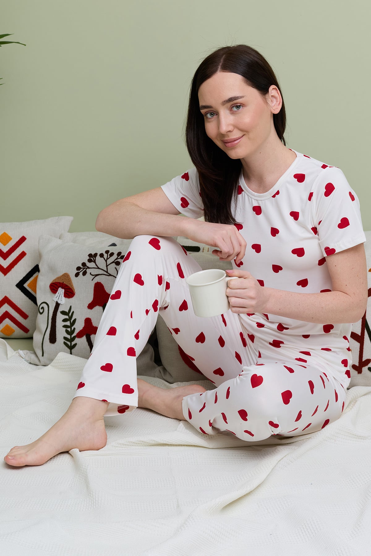 Büyük Kalpli Desenli Bisiklet Yaka Kısa Kollu Pijama Takımı