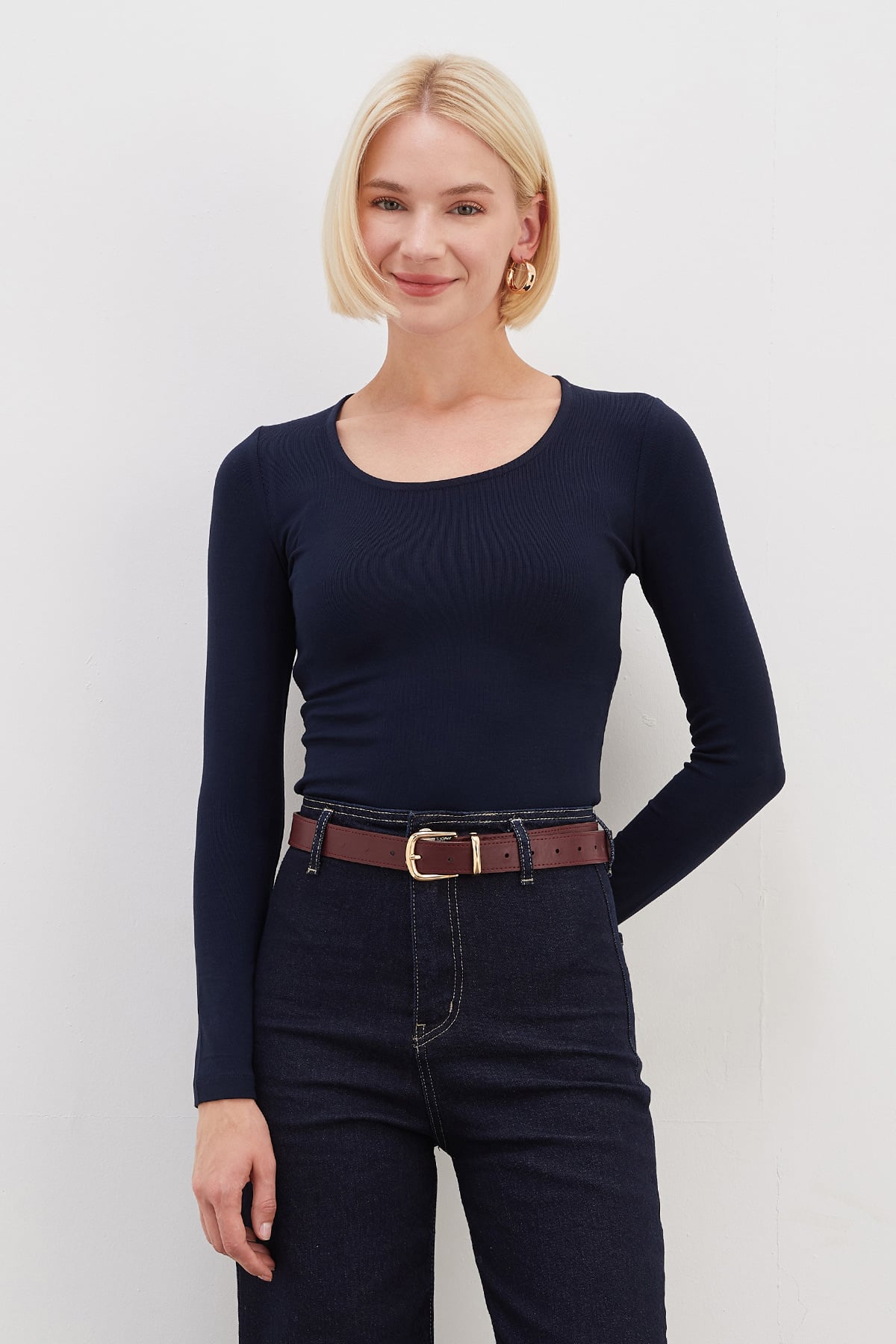Basic U Yaka Slim Fit Crop Body