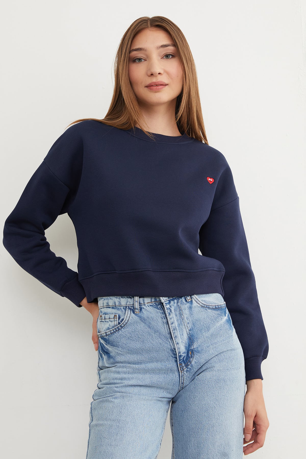 3 İplik Kalp Nakışlı Bisiklet Yaka Sweatshirt 3