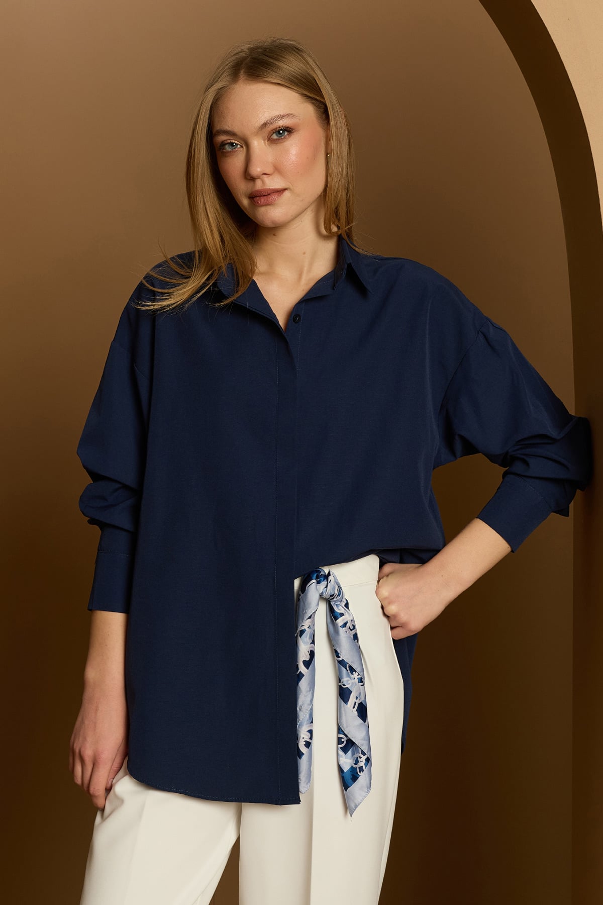 Basic Yırtmaçlı Oversize Gömlek