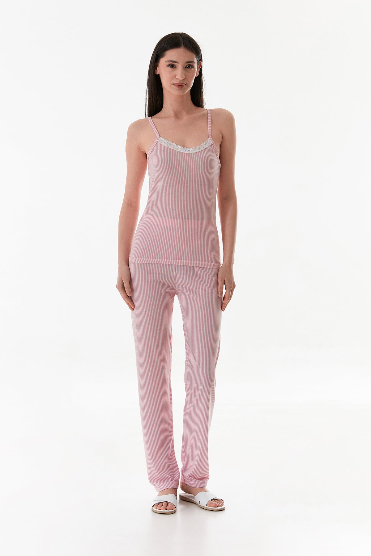 İnce Çizgili Askılı Dantelli Pijama Takımı