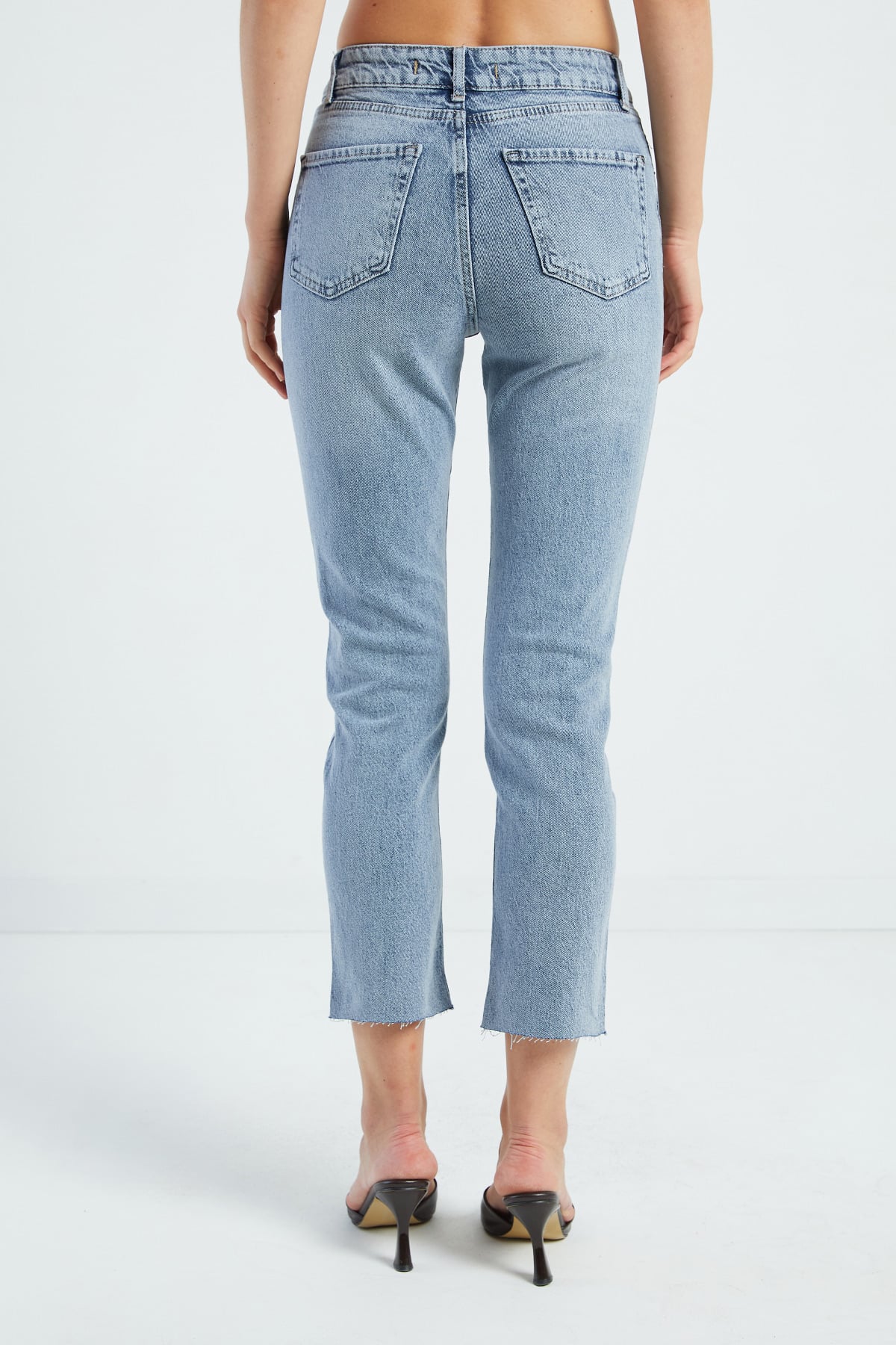 Kesik Paça Mom Jean 8