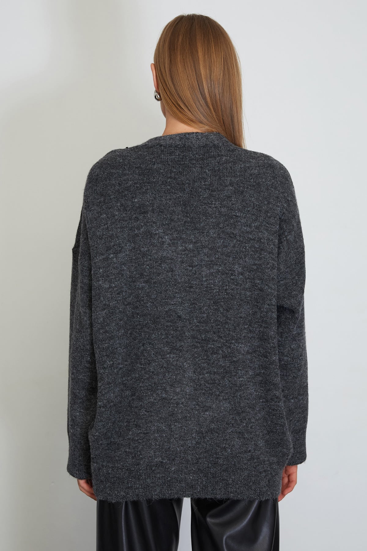 Düğmeli V Yaka Oversize Triko Hırka 8
