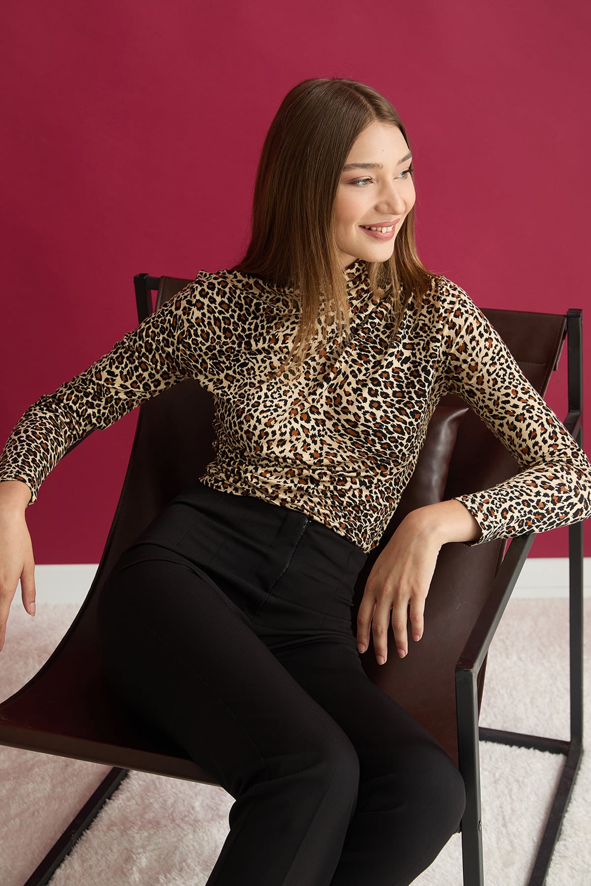 Leopar Desenli Yanı Drapeli Dik Yaka Bluz
