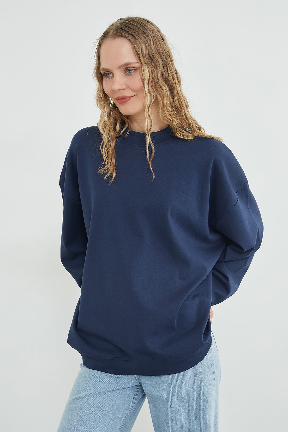 Basic Bisiklet Yaka Oversize Sweatshirt 2