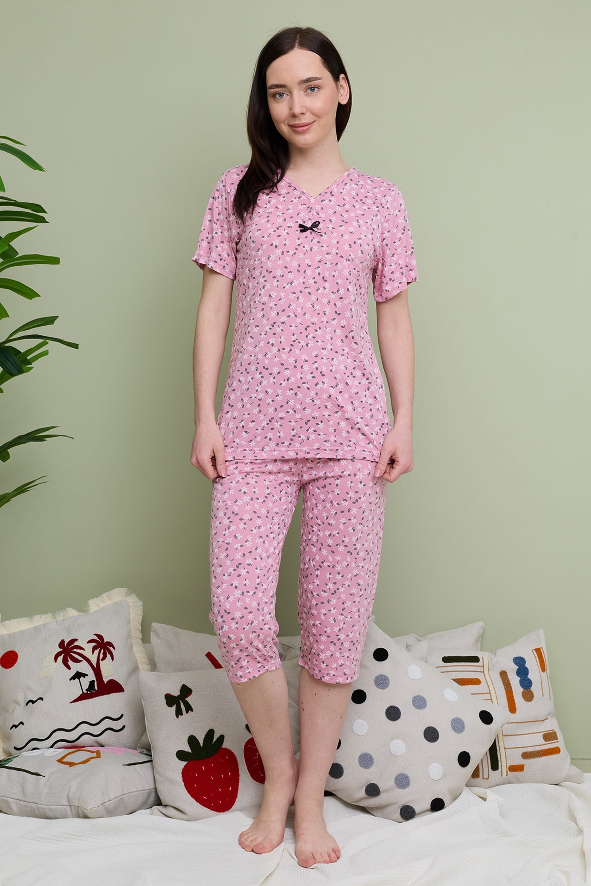 Çiçek Desenli Kısa Kol Büyük Beden Kapri Pijama Takımı 4