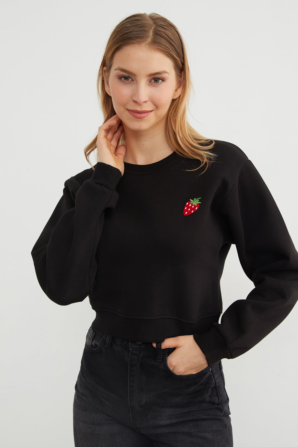 3 İplik Çilek Nakışlı Crop Sweatshirt 2
