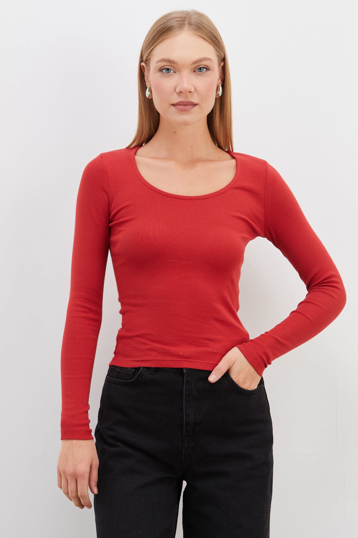 Basic U Yaka Slim Fit Crop Body 2