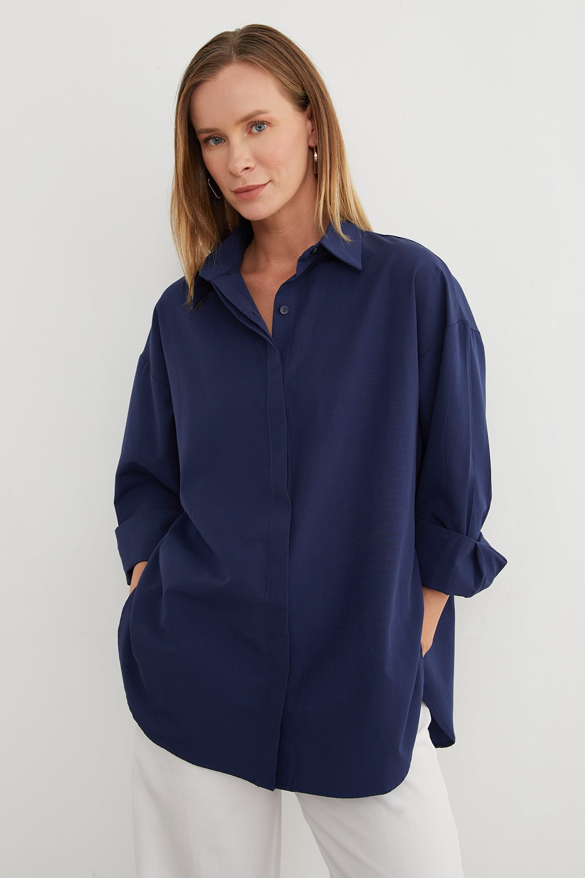 Basic Yırtmaçlı Oversize Gömlek 7