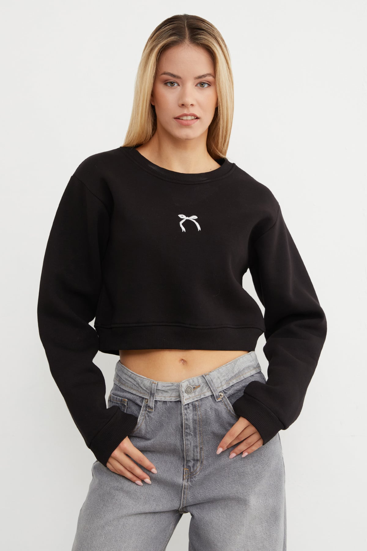 3 İplik Fiyonk Nakışlı Crop Sweatshirt