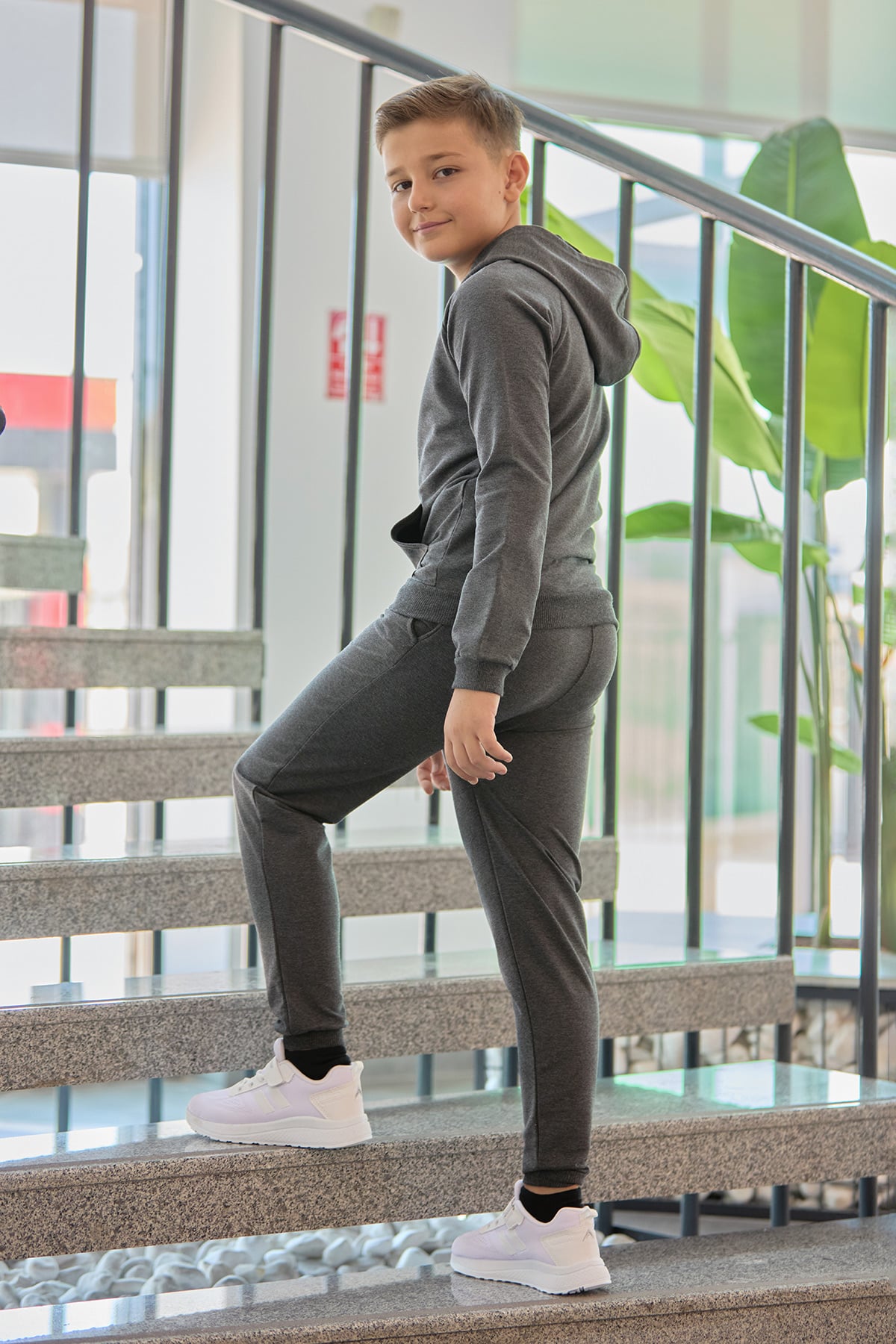 Kapüşonlu Fermuarlı Unisex Çocuk Eşofman Takımı 5