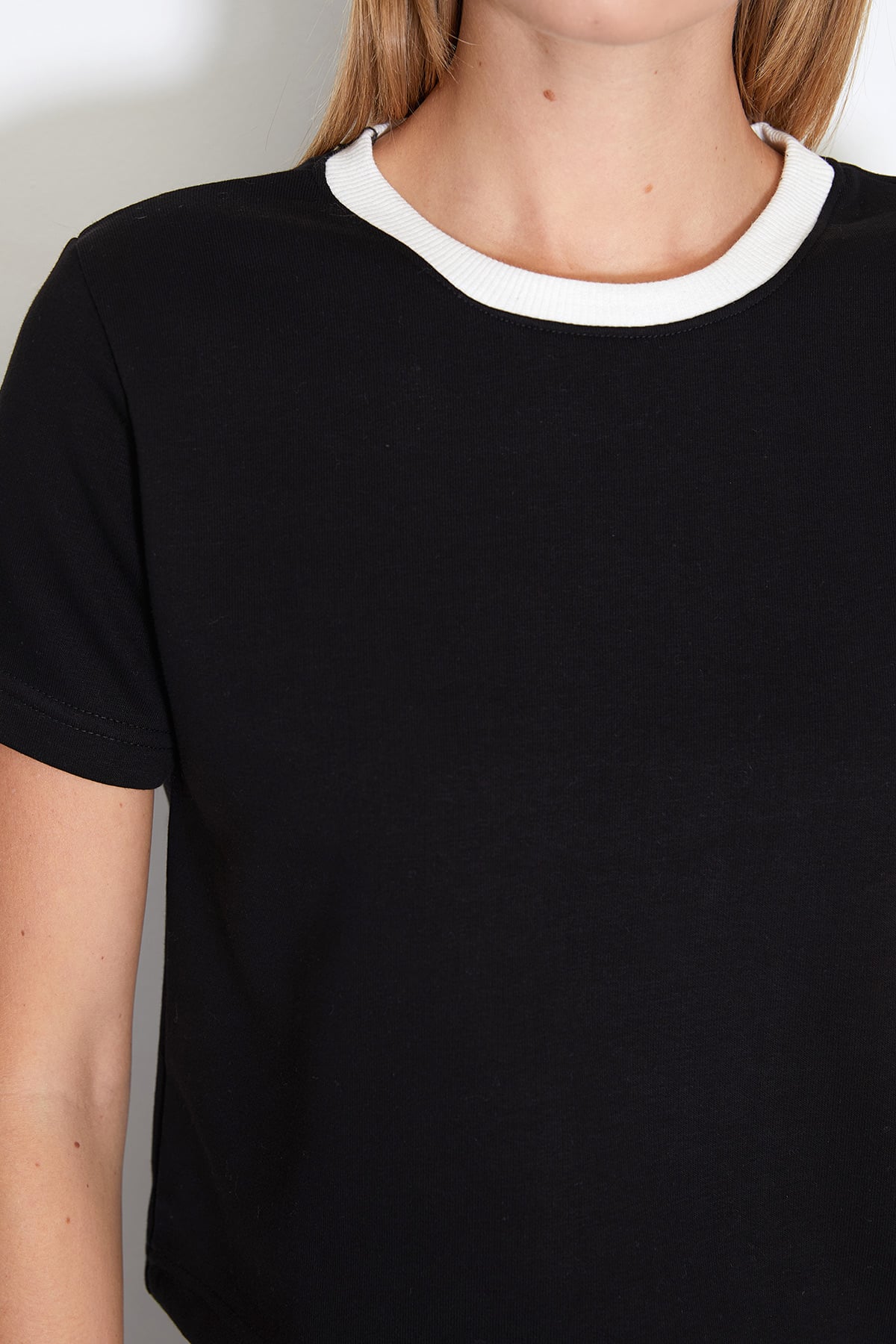 Basic Ribana Yaka Mevsimlik Crop Tişört 5