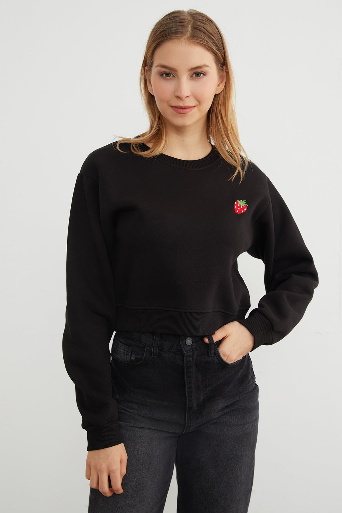 3 İplik Çilek Nakışlı Crop Sweatshirt